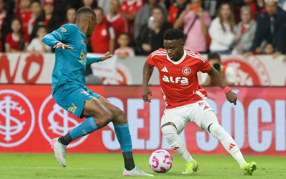 Carbonero, atacante do Internacional