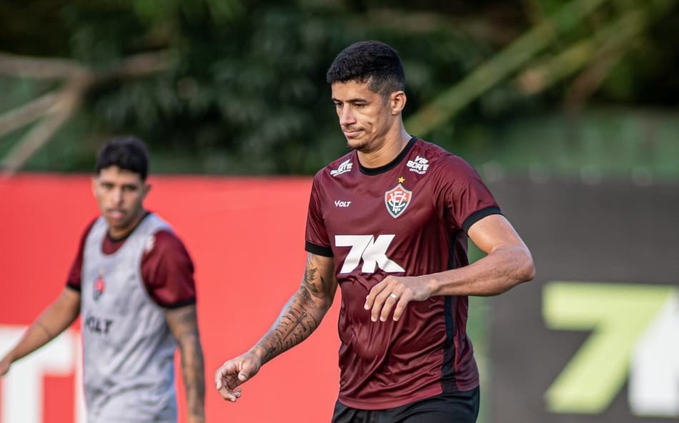 Camutanga treina pelo Vitória (Foto: Victor Ferreira / EC Vitória)