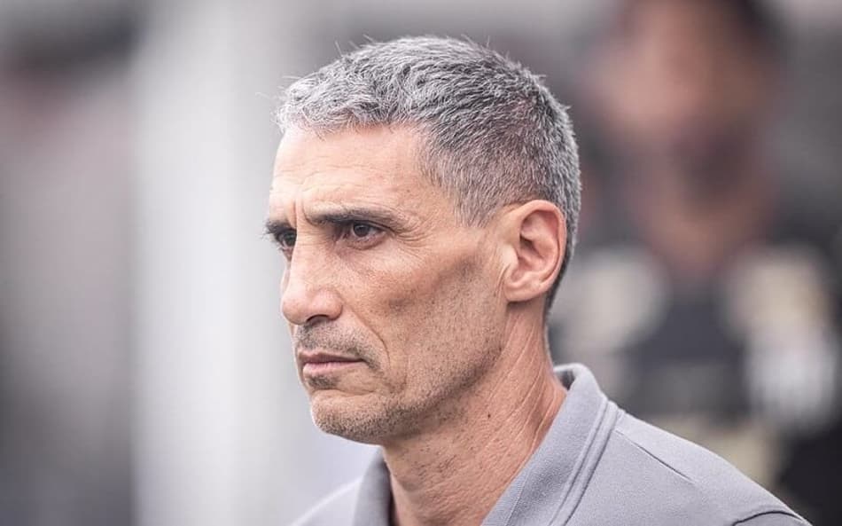 Vojvoda acumula apenas 2 vitórias em 10 jogos comandando o Peixe. (Foto: Raul Baretta/ Santos FC)