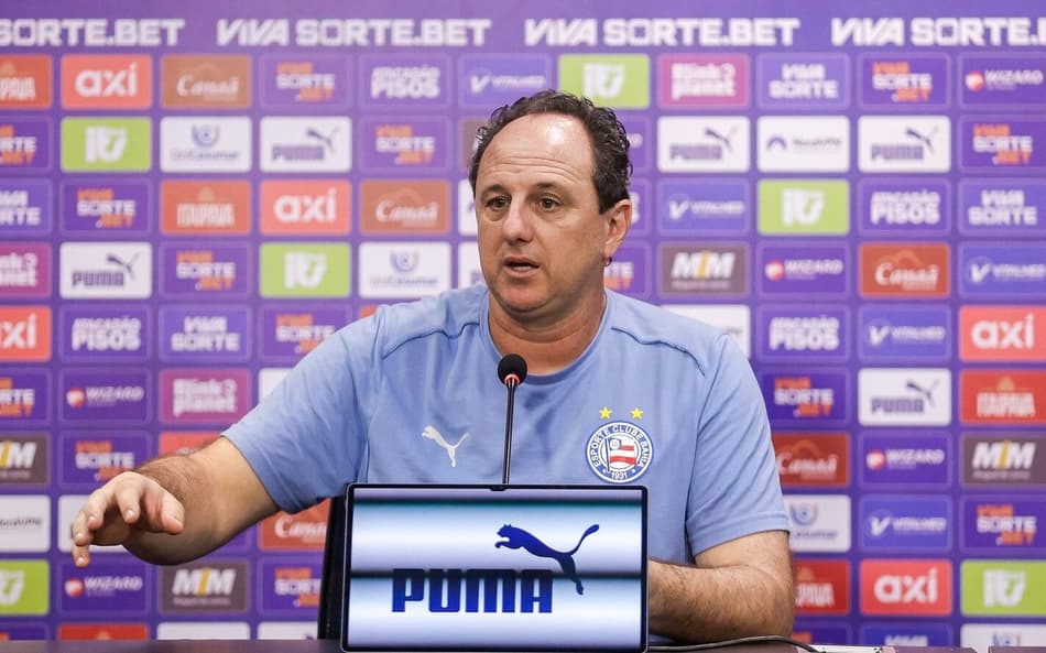 Rogério Ceni em entrevista coletiva depois de vitória sobre o Bragantino (Foto: Rafael Rodrigues / EC Bahia)