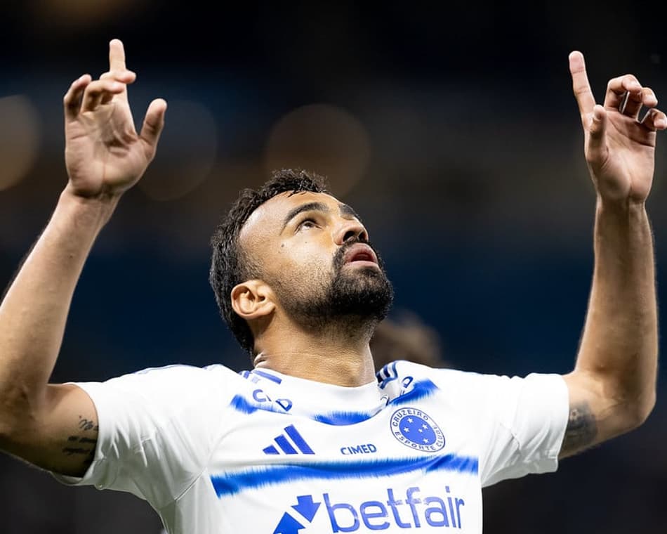 Fabrício Bruno, do Cruzeiro, comemora gol contra o Grêmio (Foto: Lucas Bubols/Cruzeiro)