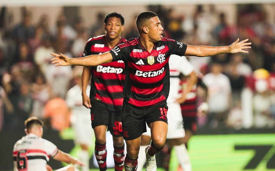Samuel Lino saiu em defesa de Plata (Foto: Gilvan de Souza/Flamengo)