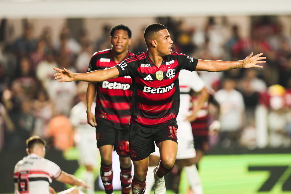 Samuel Lino saiu em defesa de Plata (Foto: Gilvan de Souza/Flamengo)