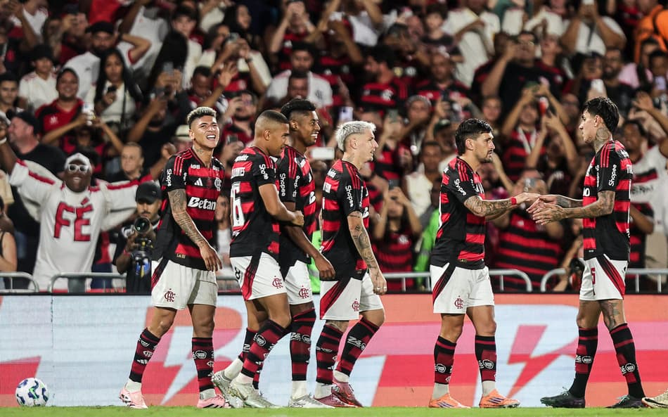Jogadores do Flamengo comemoram gol contra o Santos (Foto: Gilvan de Souza/Flamengo)