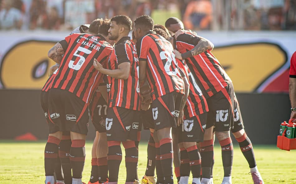 Jogadores do Vitória reunidos antes da partida contra o Botafogo (Foto: Victor Ferreira / EC Vitória)