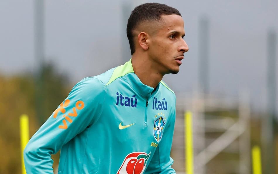 Juba em treino da Seleção em Londres (Foto: Rafael Ribeiro / CBF)