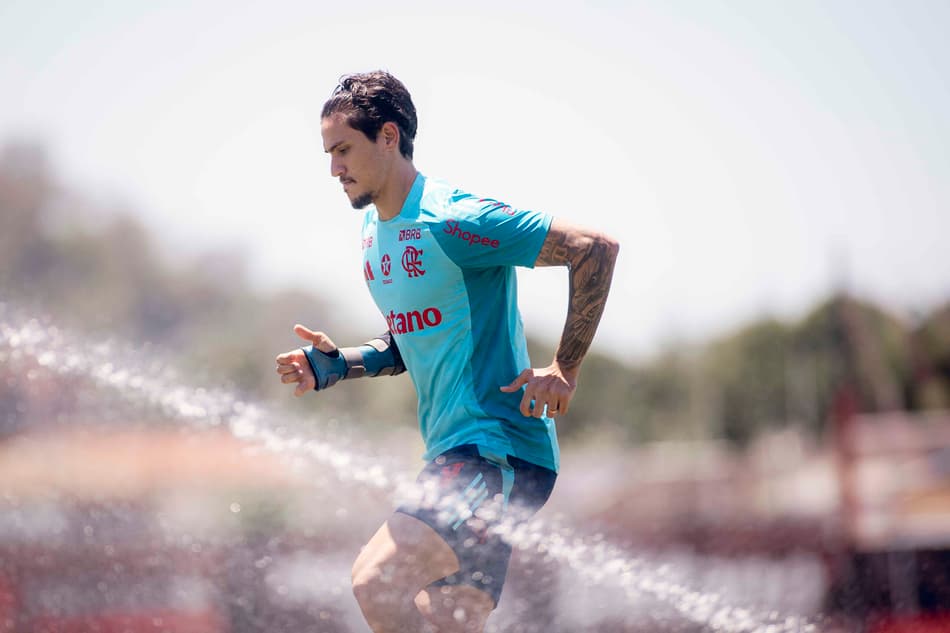 Pedro durante treino do Flamengo (Foto: Adriano Fontes/Flamengo)