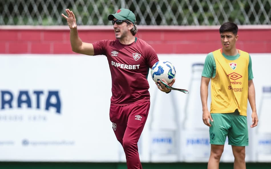 Zubeldía em treino do Fluminense (Foto: Marcelo Gonçalves / Fluminense FC)