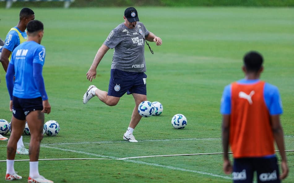 Rogério Ceni comanda treino do Bahia antes da partida contra o Vasco (Foto: Rafael Rodrigues / EC Bahia)