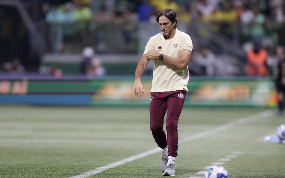 Luis Zubeldía durante o empate do Fluminense (Foto: Marcelo Gonçalves/ Fluminense FC)