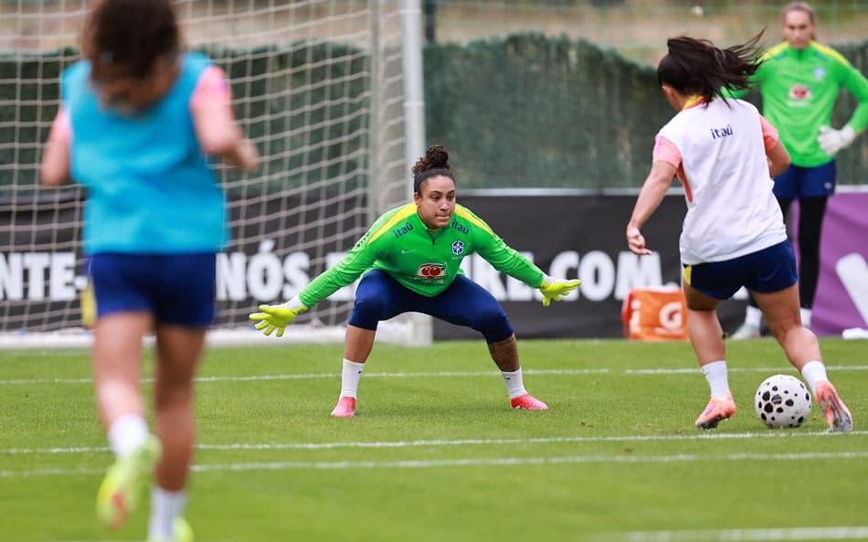 Goleira do Corinthians celebra retorno à Seleção Brasileira: 'Realizada'