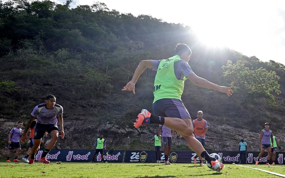 Botafogo tem novos problemas no time titular para enfrentar o Corinthians