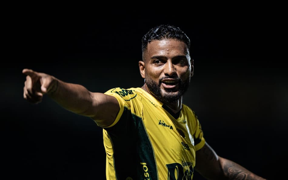 Reinaldo em ação pelo Mirassol