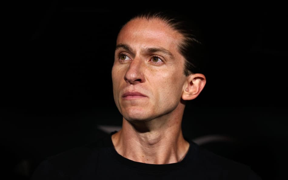 Filipe Luís acompanhou a partida entre Flamengo x Barcelona no Mundial (Foto: Dan Mullan / Getty Images North America / Getty Images via AFP)