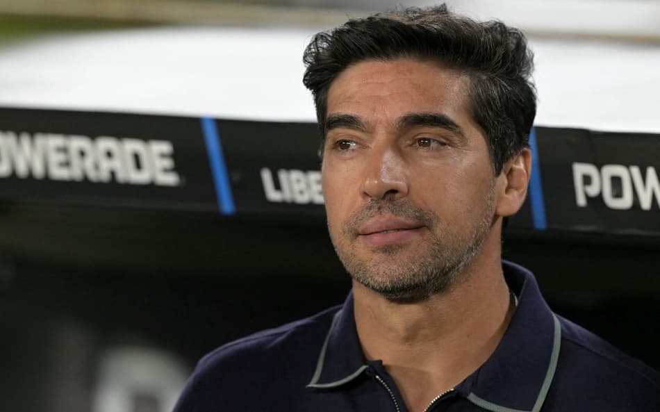 Abel Ferreira antes de River Plate x Palmeiras pela Libertadores (Foto: Juan MABROMATA / AFP)