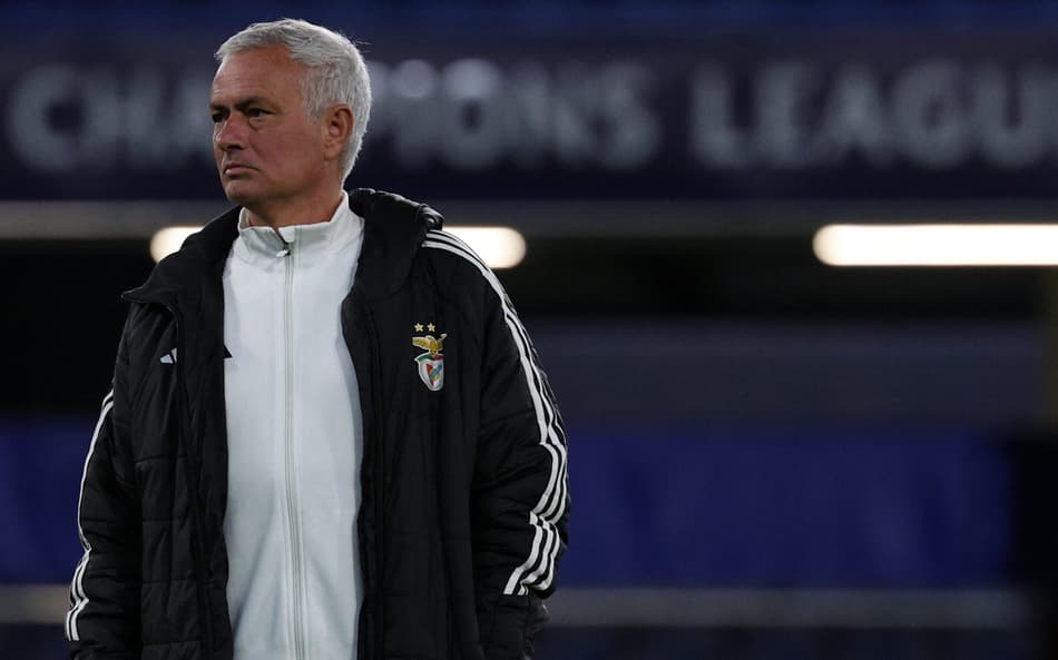 José Mourinho, técnico do Benfica (Foto: Adrian Dennis / AFP)