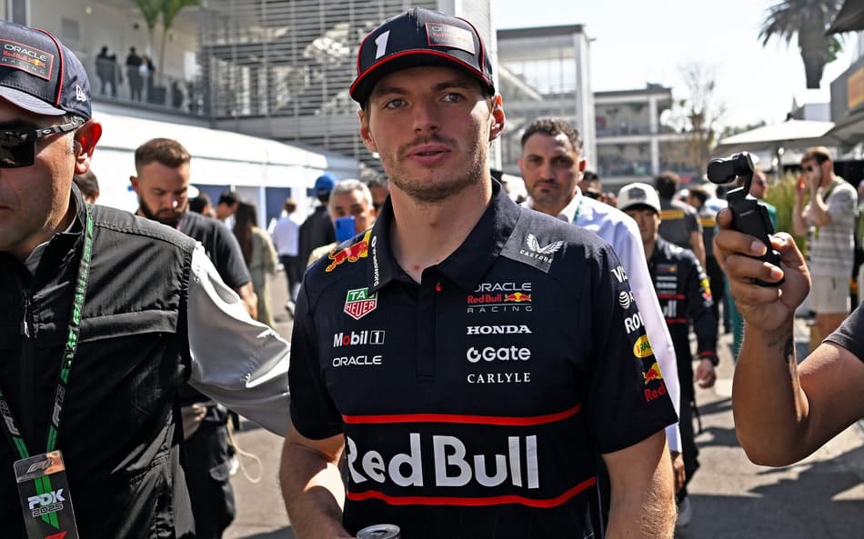 Max Verstappen no paddock do GP do México (Foto: CARL DE SOUZA / AFP)
