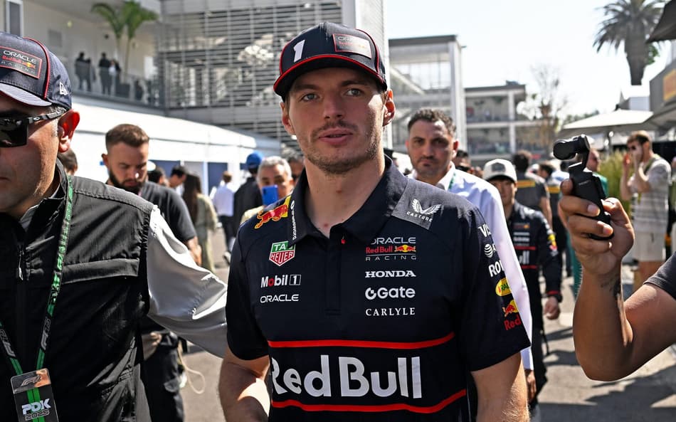 Max Verstappen no paddock do GP do México (Foto: CARL DE SOUZA / AFP)