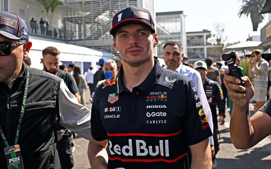 Max Verstappen no paddock do GP do México (Foto: CARL DE SOUZA / AFP)