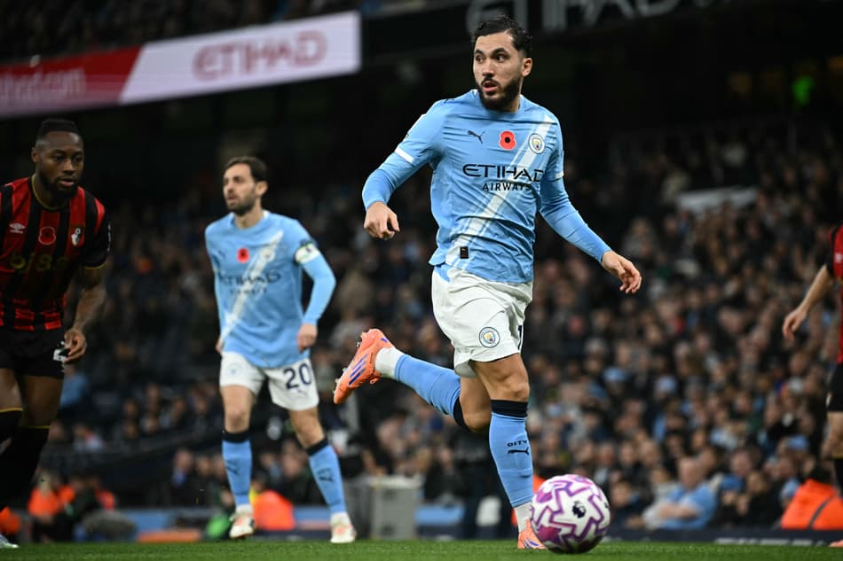 Rayan Cherki em City x Bournemouth (Foto: Paul ELLIS / AFP)