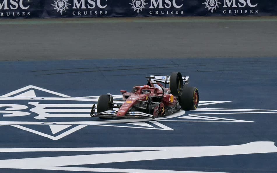 Charles Leclerc no GP do Brasil (Foto: Nelson ALMEIDA / AFP)
