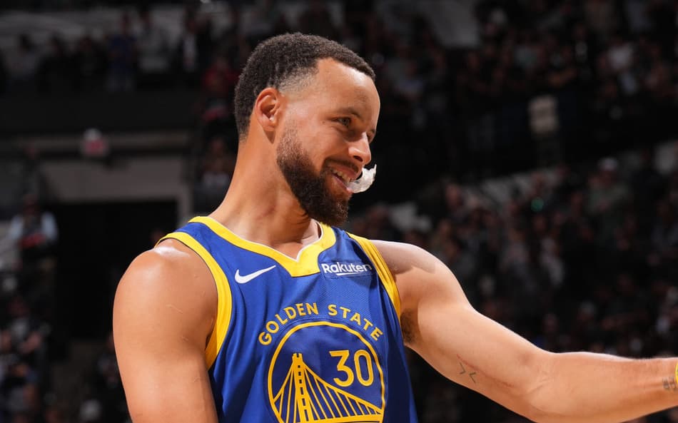 Curry no Golden State Warriors x San Antonio Spurs (Foto: Jesse D. Garrabrant / NBAE / Getty Images / Getty Images via AFP)