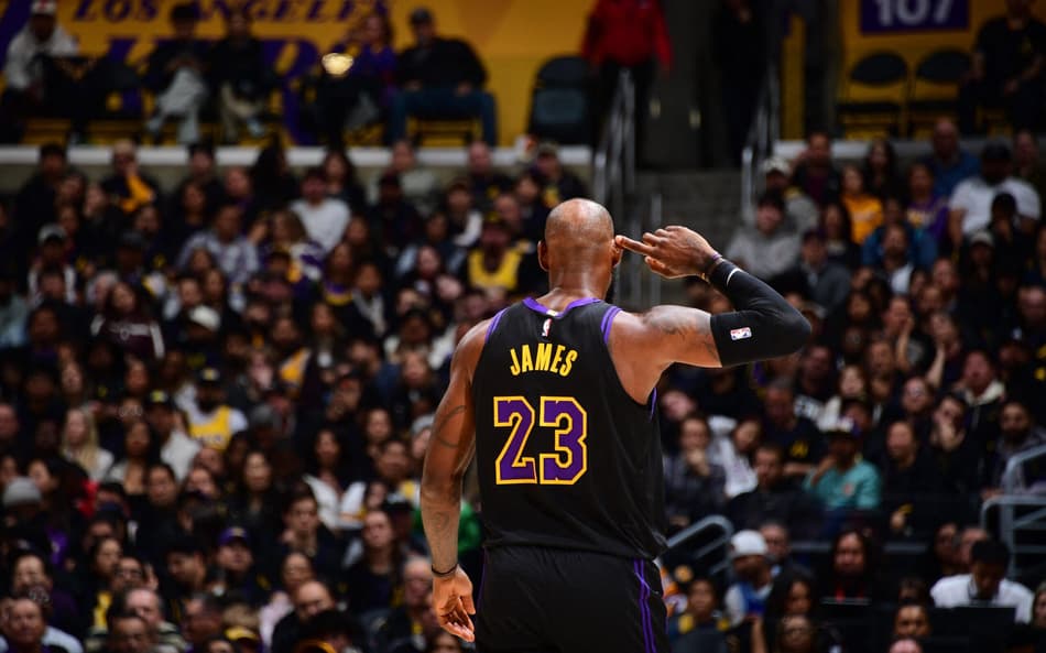 Lebron celebra 23 temporadas na NBA: 'Acompanho qualquer um'