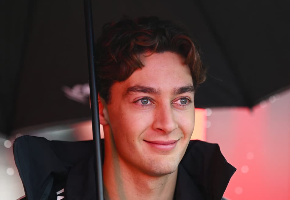 George Russell chega ao GP de Las Vegas, nos EUA (Foto: Clive Mason/Getty Images/AFP)