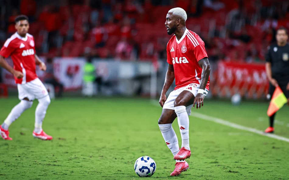 Ramon em ação contra o Maracanã, pela Copa do Brasil (Foto: Maxi Franzoi/AGIF)