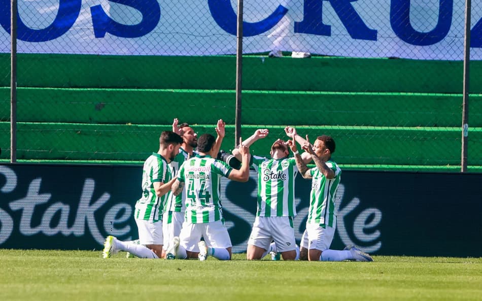 Torcedores reagem a golaço em Juventude x Cruzeiro: 'Cruzou ou chutou?'