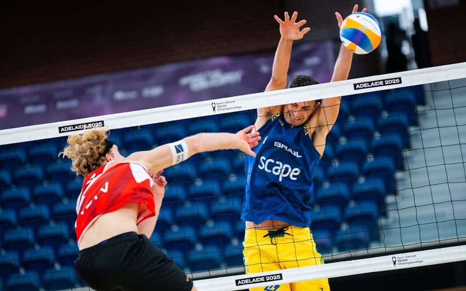 André e Renato contra poloneses no Mundial (Foto: Volleyball World)