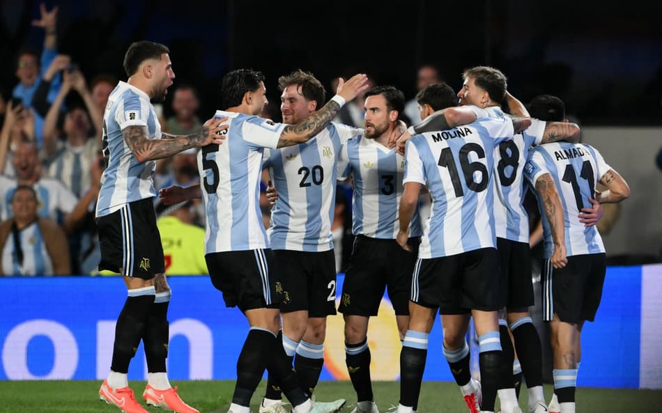 Argentina comemora gol nas Eliminatórias contra o Brasil