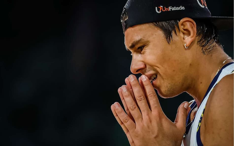 Arthur Lanci na derrota para os suecos no Mundial (Foto: Volleyball World)