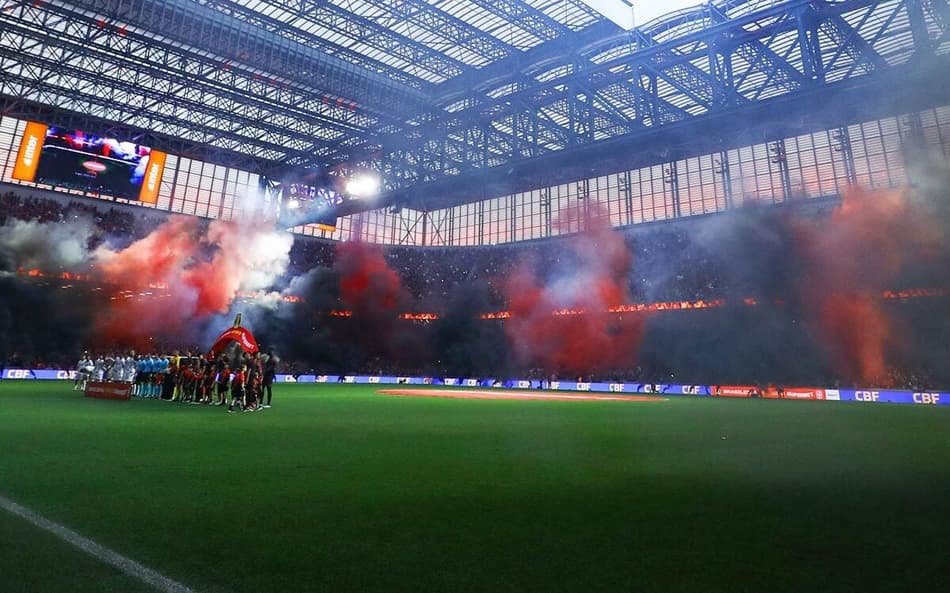 Athletico Volta Redonda torcida Arena da Baixada