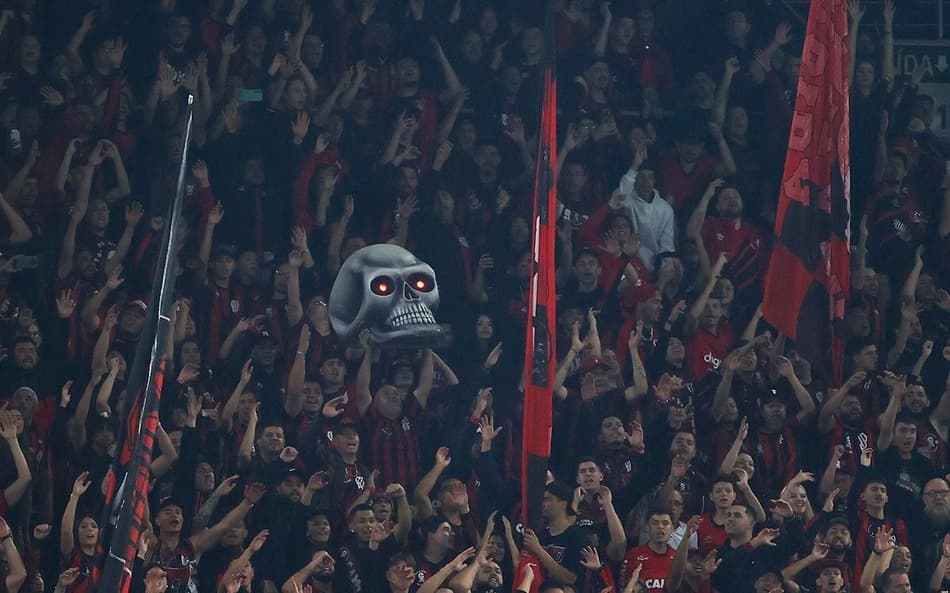 Athletico torcida Arena da Baixada caveira