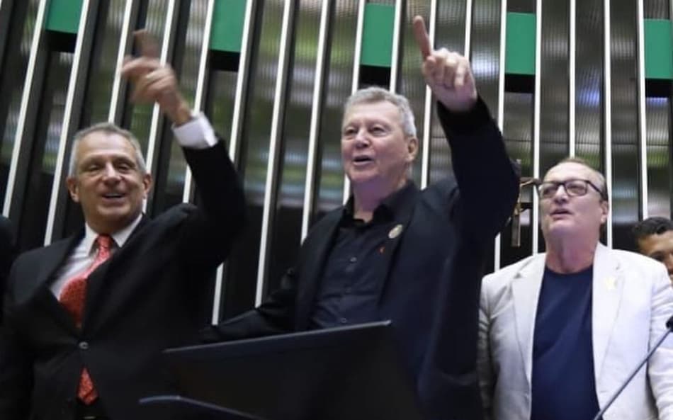 Bap, Raul e Leandro durante homenagem para o Flamengo (Foto: Flamengo/Divulgação)