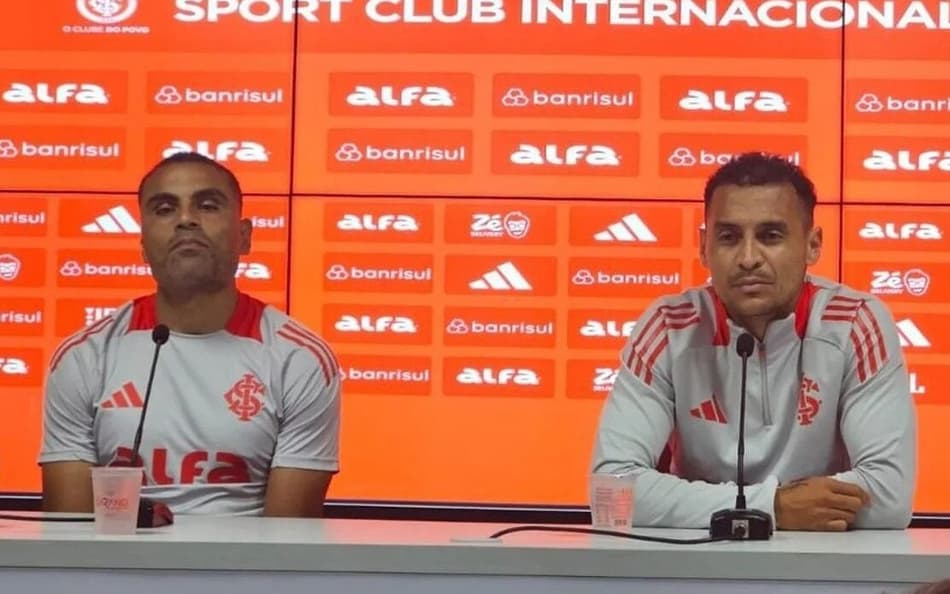 Gabriel Mercado e Alan Patrick em coletiva
