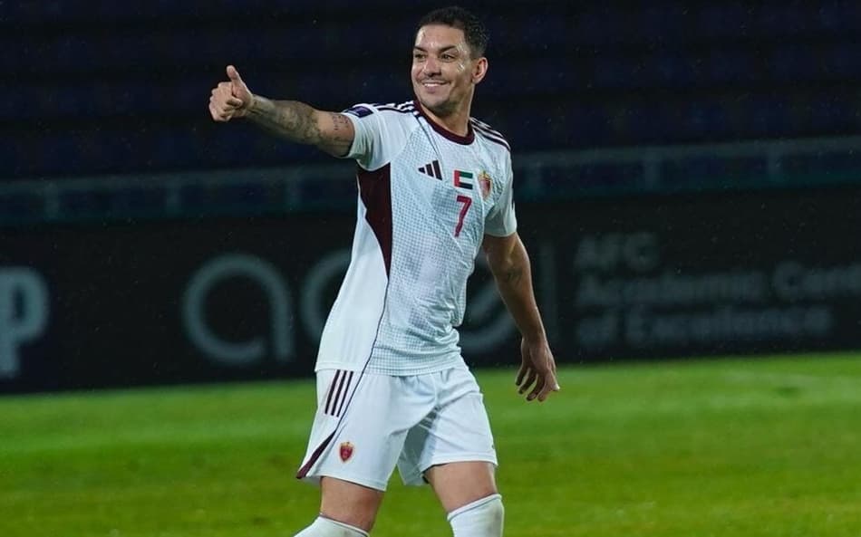 Caio Canedo comemora gol pelo Al Wahda na Champions League da Ásia