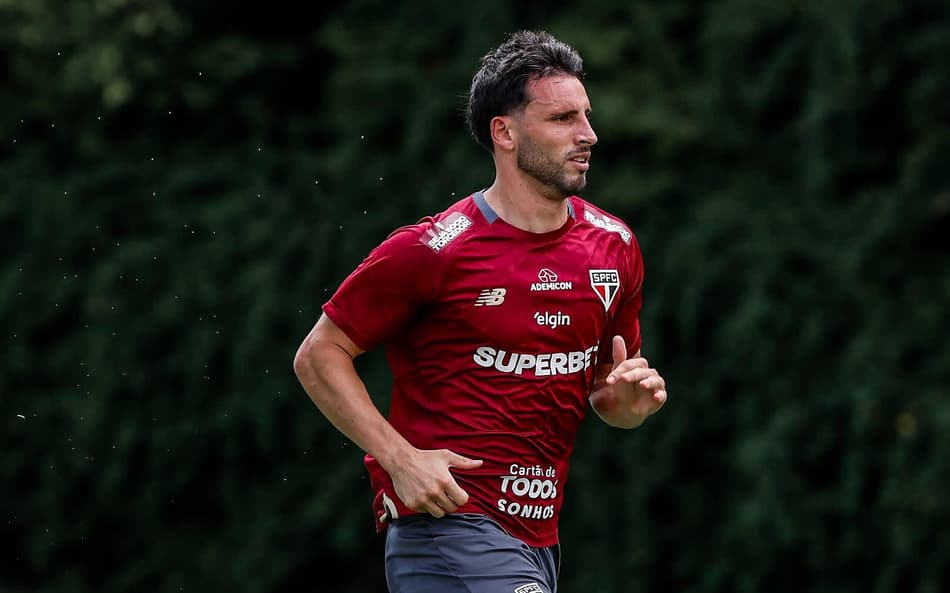 Calleri passou uma cirurgia no LCA neste ano (Foto: Rubens Chiri / São Paulo FC)