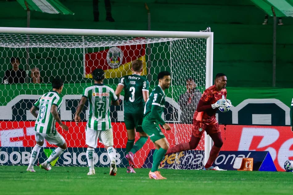 Carlos Miguel jogador do Palmeiras durante partida contra o Juventude no estadio Alfredo Jaconi