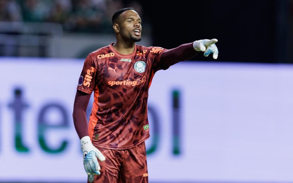 Carlos Miguel, jogador do Palmeiras em acao durante partida contra o Cruzeiro,