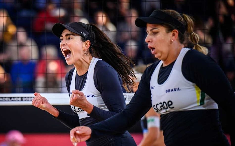 Carol e Rebecca nas semifinais do Mundial de Vôlei de Praia 2025 (Foto: Volleyball Word)
