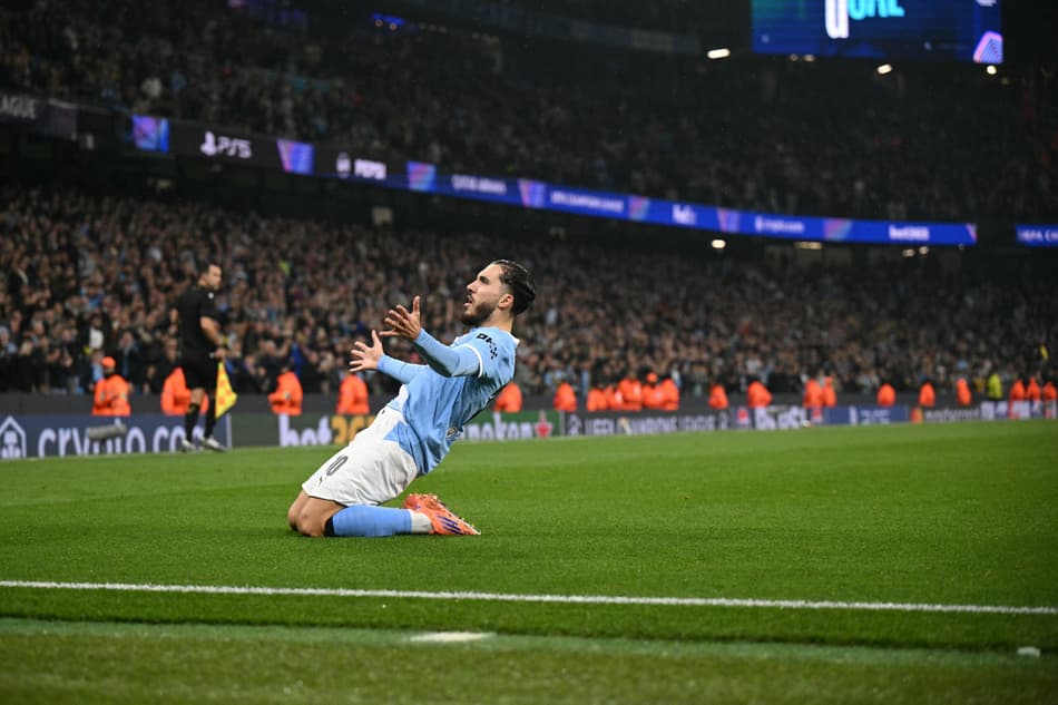 Cherki comemorando o gol contra o Dortmund