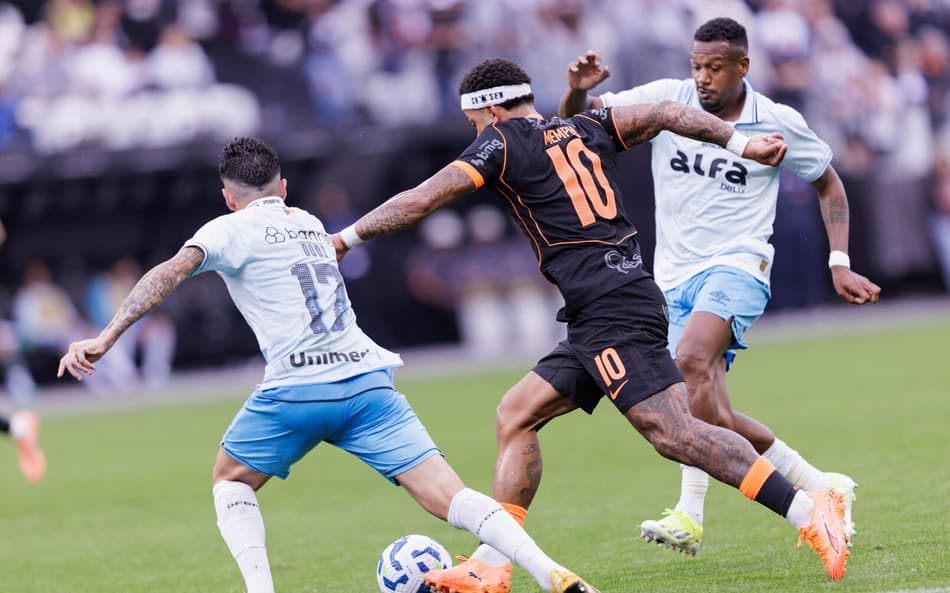 Memphis Depay, jogador do Corinthians, em acão durante partida contra o Grêmio