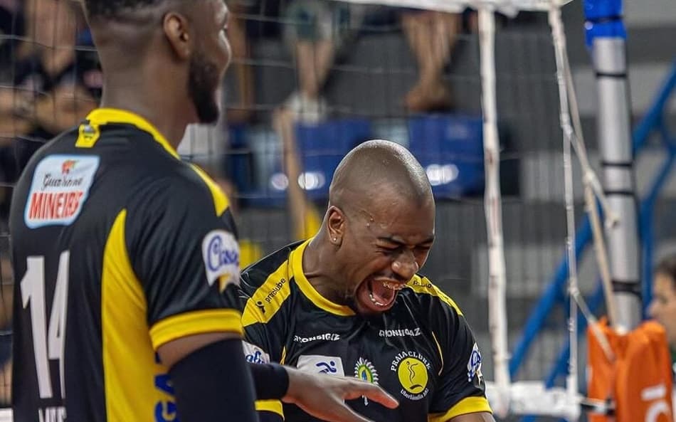 E DEU PRAIAAAA CLUBE-UBERLÂNDIA VÔLEI EM CASAA No 2º jogo das Quartas de Final da Superliga 24-25 VENCEMOS por 3 sets a 0 o Sesi Bauru. E QUE VENHA O 3º JOGOOOOO! Então, Quinta-feira (17-04) tem (6)