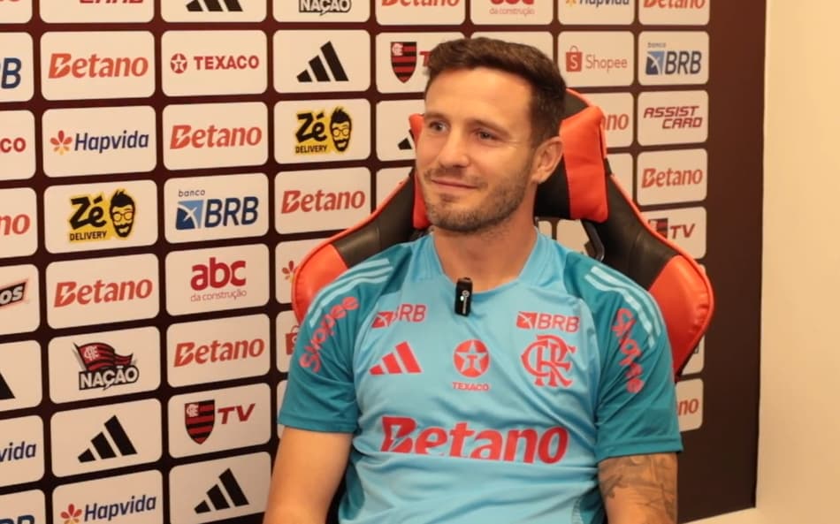 Saúl, jogador do Flamengo, em entrevista ao Lance! (Foto: Bruno Vaz/Lance!)