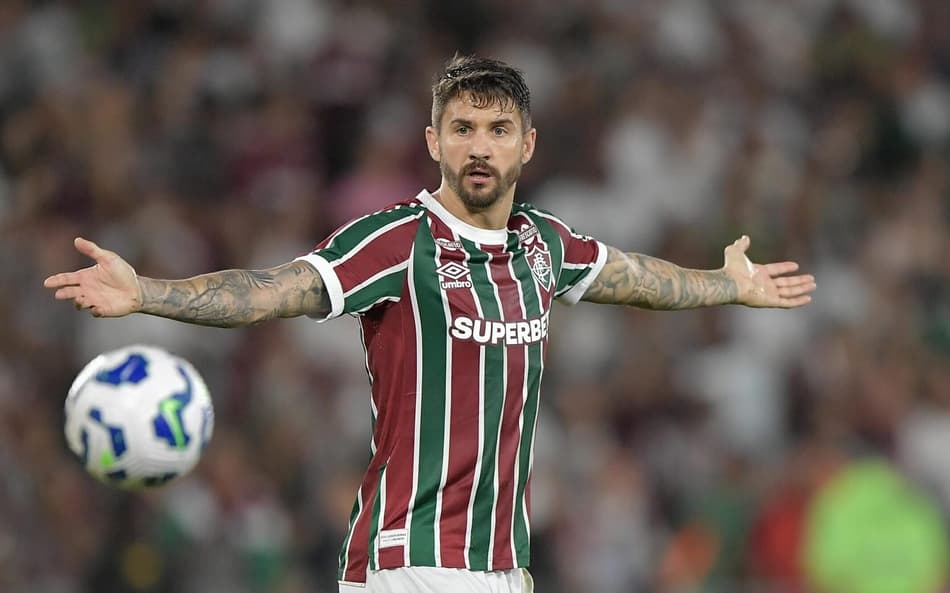 Everlado em campo pelo Fluminense na Copa do Brasil