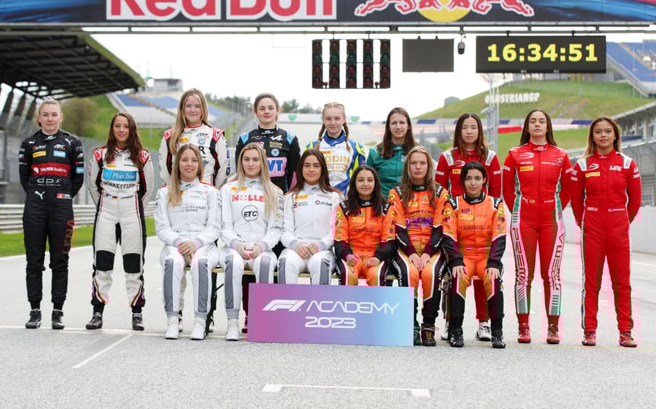 Grid da F1 Academy em 2023 (Foto: Reprodução: Circuito de Silverstone)