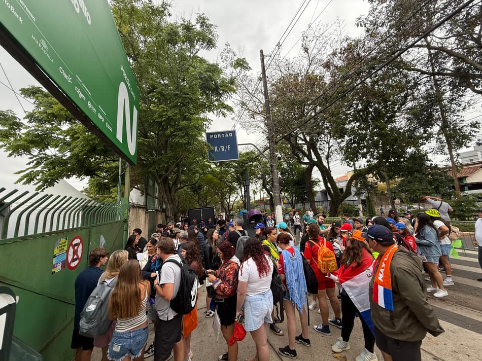Filas para a abertura dos portões (Foto: Beatriz Pinheiro / Lance!)