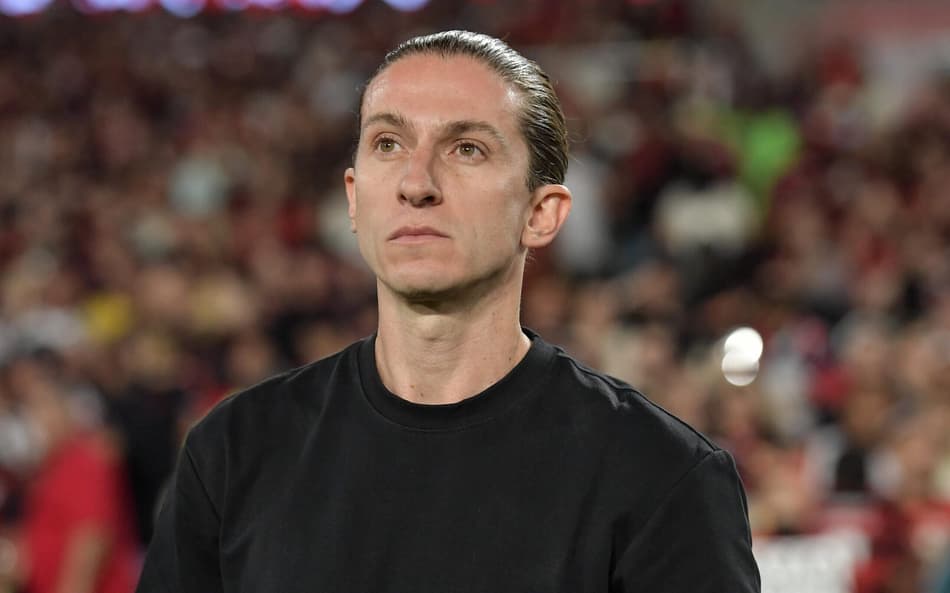 Filipe Luís precisará improvisar no Flamengo para jogo contra o Sport